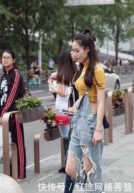 完美|街拍:长得好看的,轻熟风格的穿搭,展现出完美女神范儿!