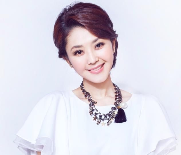 她当了15年央视主持人,竟然只是临时工?离开央视后被高薪聘回