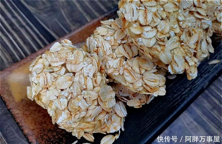 上桌|香蕉别再生吃!加1个鸡蛋,1把燕麦片,简单一烤就上桌,贼拉香