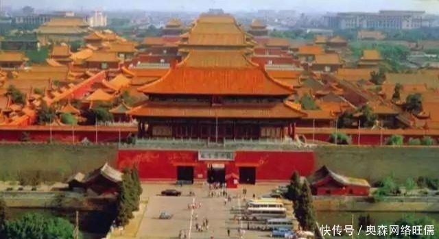 大清小贩卖馒头,生意不知不觉地做到了紫禁城,且一做就是一年多