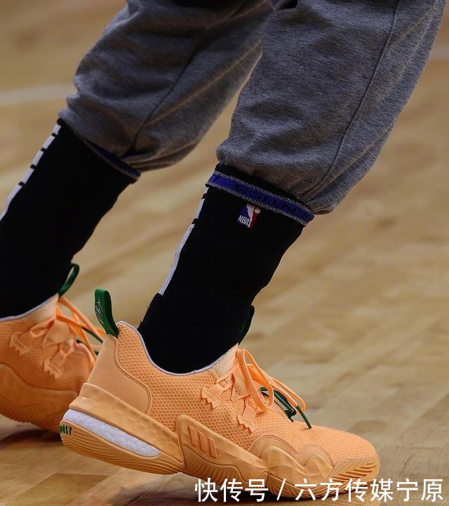 kobe|NBA球员上脚：保罗·乔治依然PG2