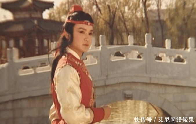 红楼梦|红楼梦中大胆的姑娘之一,宴会上拉宝玉到一边,没想到被宝玉拒绝