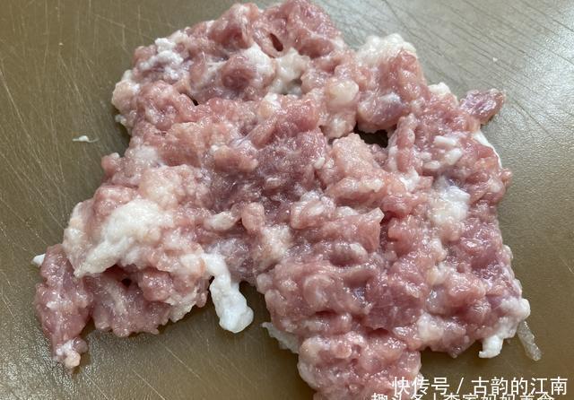 营养|1个人吃饭,我从不点外卖,荤素搭配营养足,网友:认真吃饭真好