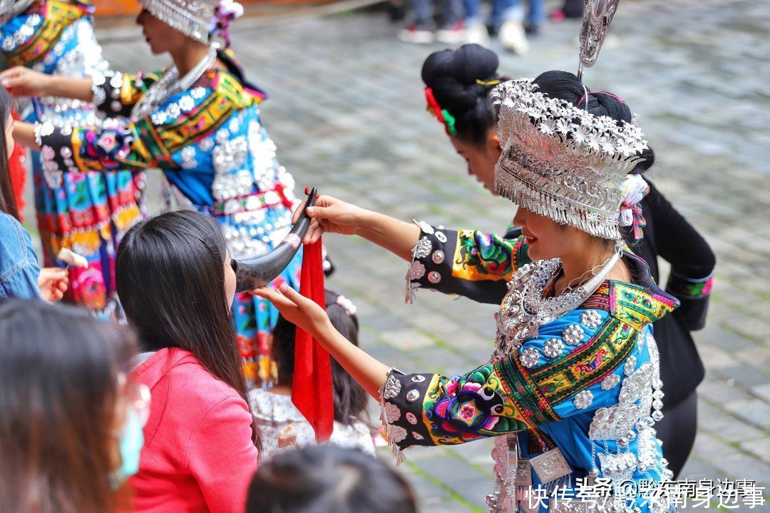 中年|西江千户苗寨景区人气满满，热闹非凡，旅游接待井然有序