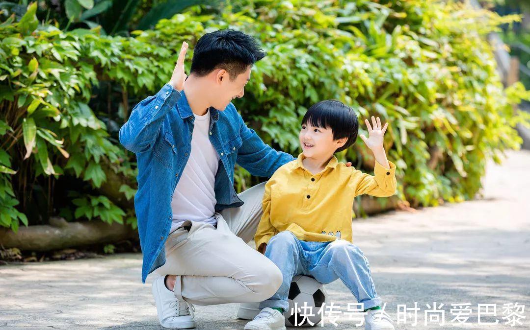 习惯|想让孩子阳光自信,爸爸先自查,改掉3个习惯,娃受益一生