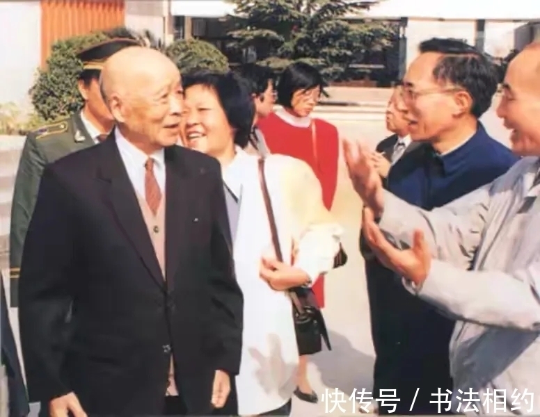 苏步青#102岁高寿数学家苏步青的楷书碑帖互融,碑骨颜韵,笔笔扎实厚重