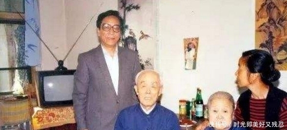 学生来借珍贵古籍,季羡林让一周后来取,看见书,学生感动又意外