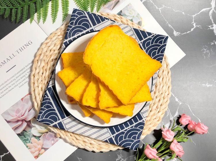 不用一滴水就做出来的南瓜吐司，金黄喧软，柔软好吃