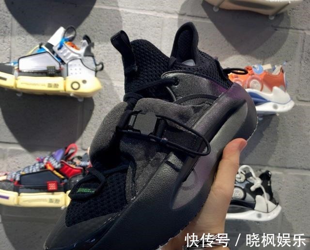 国产品牌 阿迪签名鞋首发“棉花糖”配色，耐克阿迪也开始抄袭国产品牌了！