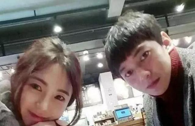 合照|“爸,你当年相中我妈的钱了吧”,父母合照差距大,爸爸太帅了