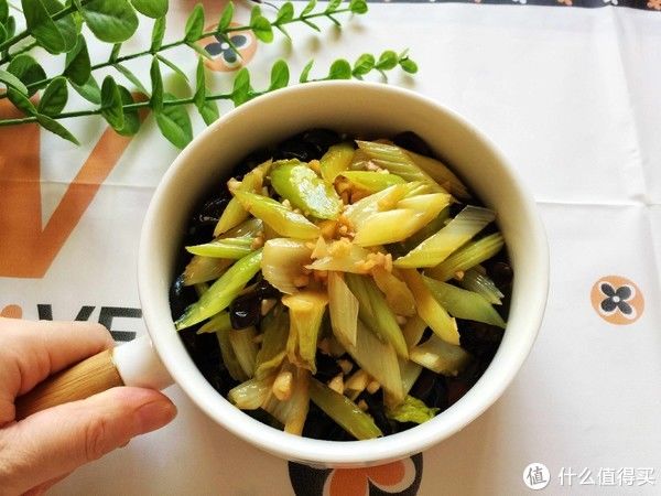 芹菜段|建议:不管有钱没钱,一定要让父母多吃这菜,低脂低卡,对身体好