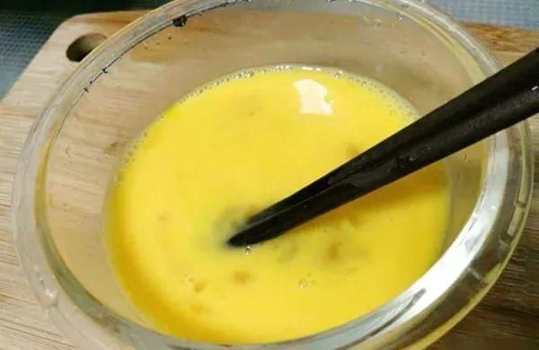 胡萝卜|胡萝卜切丁裹点蛋液,这样做出的蛋卷孩子最爱吃