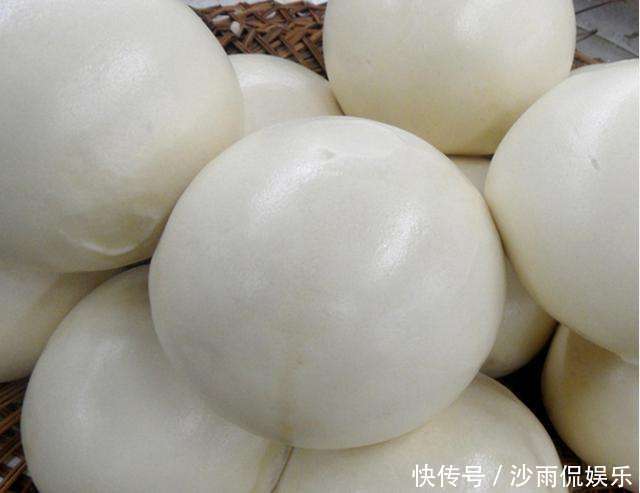 发面时,不要只懂放酵母,多加一料,20分钟轻松发到两倍大