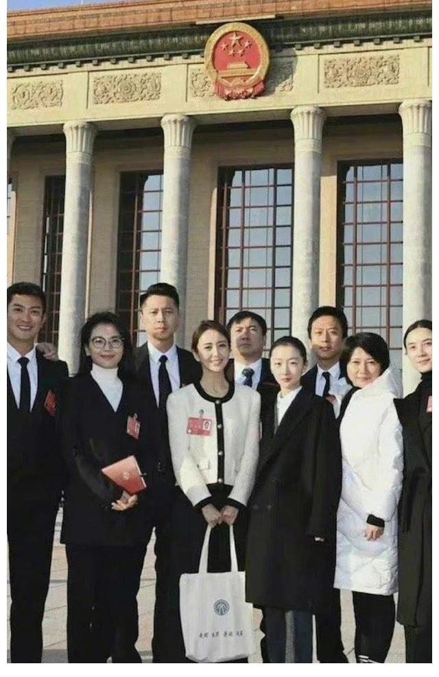 沈騰和鄧超誰(shuí)更逗？文代會(huì)合影鹿晗附體