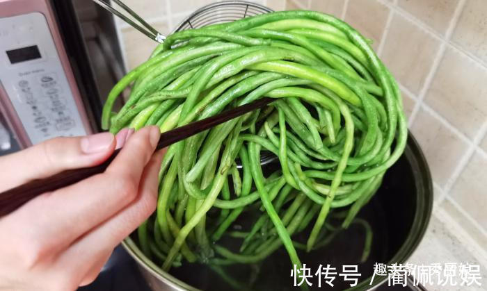 现在才知道,保存豆角不用焯水放冰箱,教你1招,放得越久越好吃