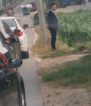 |搞笑GIF：女朋友总是这样出现 我的小心脏都快受不了了