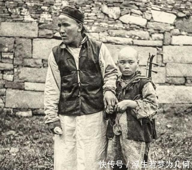 猎手|清末老照片,图一是打野味的猎手,图四炖了一锅好菜