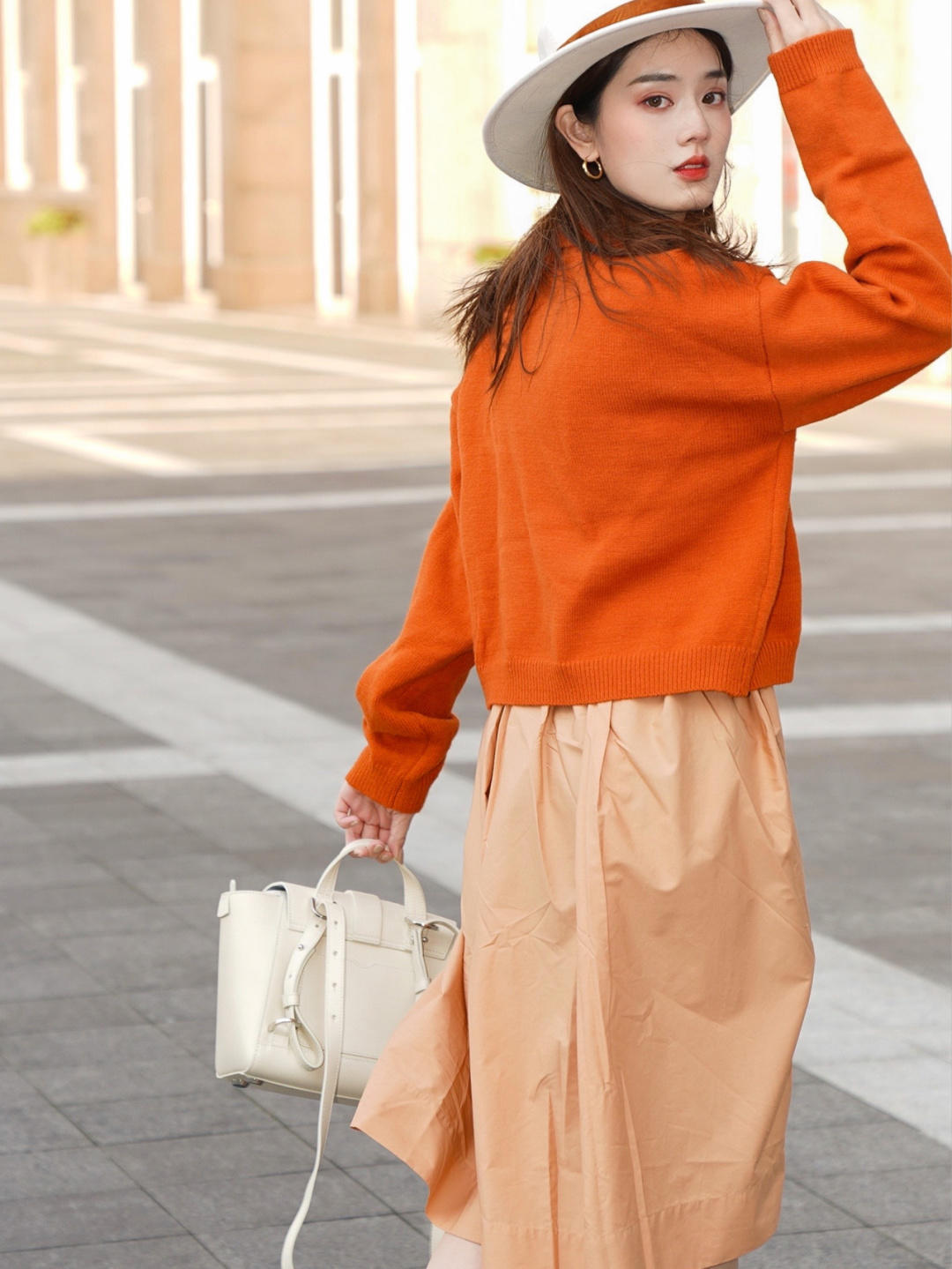半身裙 怎么穿出毛衣的精髓?看看这些搭配造型,简约日常又显气质