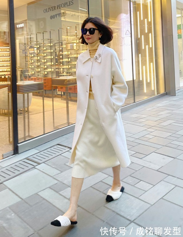这身造型 这才是50岁+阿姨最美的冬季穿搭,真实随意不装嫩,时尚又显年轻