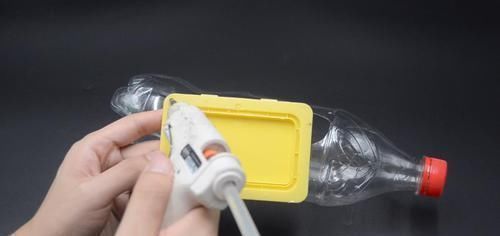 鸡蛋怎么放进塑料瓶?试试这一招,解决了很多家庭的烦恼,都看看吧