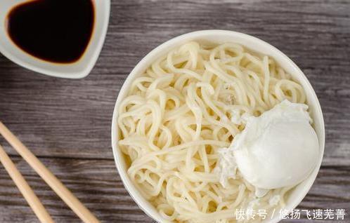 快速|想要快速发面,别只知道加酵母,多放2味料,30分钟就能发满盆