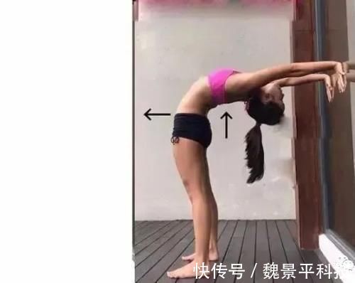 双手|刚刚才知道，这才是靠墙练习后弯的正确方式