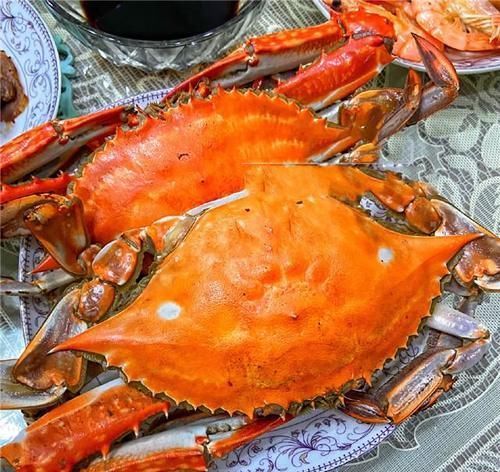 周末在家下厨做拿手家常菜，一上桌孩子就抢光，给家人露了一手