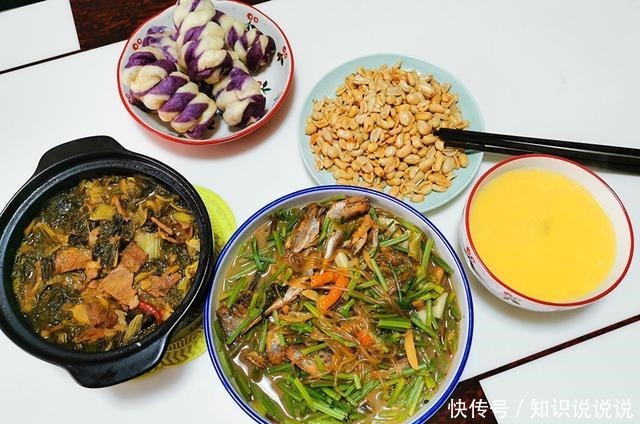  70后夫妻的午餐，火了朋友圈，网友家常菜真香，可以去你家吃吗