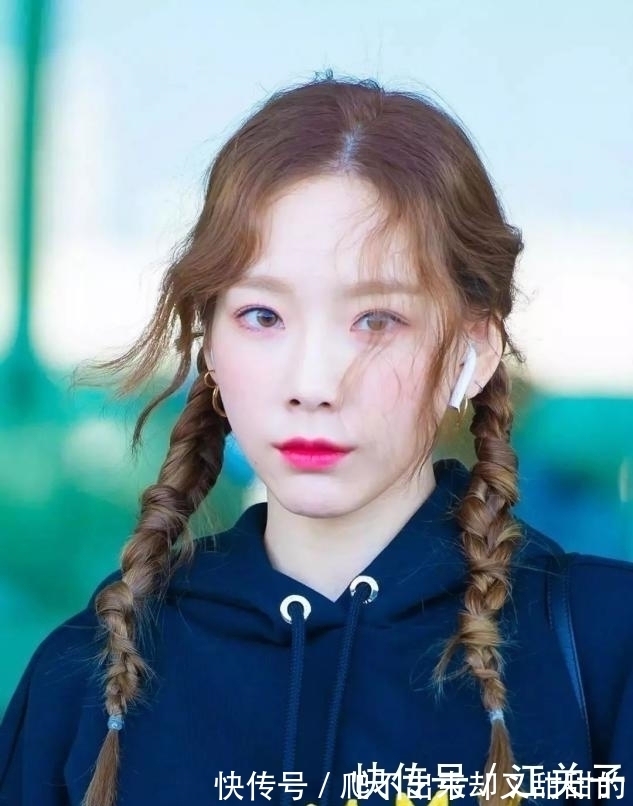 单丸子头 别再披头散发了,今秋流行这3种“扎发发型”,简单自然易上手