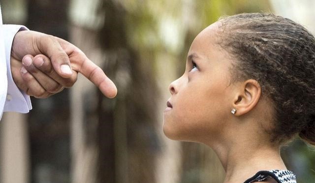 宝爸|“接生了一天全是男孩”,护士随口一个抱怨,让男孩家长心里一紧