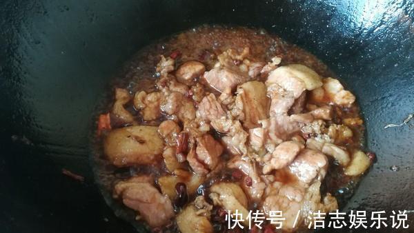 东北名菜烧茄子，家常做法美味鲜香，茄子入味又好吃，还不油腻