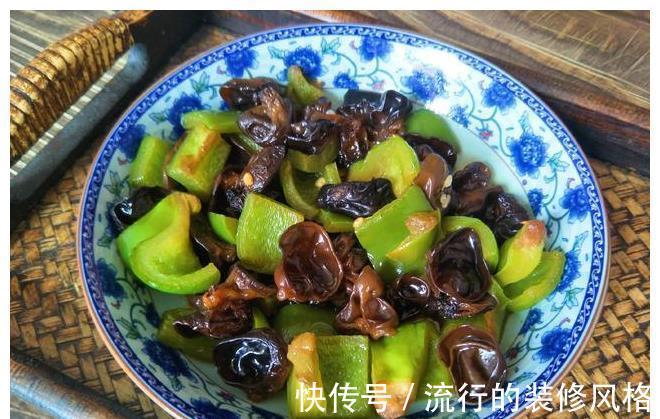 清脆|青椒炒木耳原来这么好吃！按照大厨的做法，清脆爽口真是香