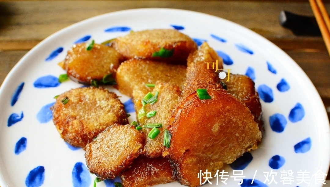 粽子|粽子别再蘸糖吃，换个法子炒一炒，金黄酥脆，包你家里粽子不够吃