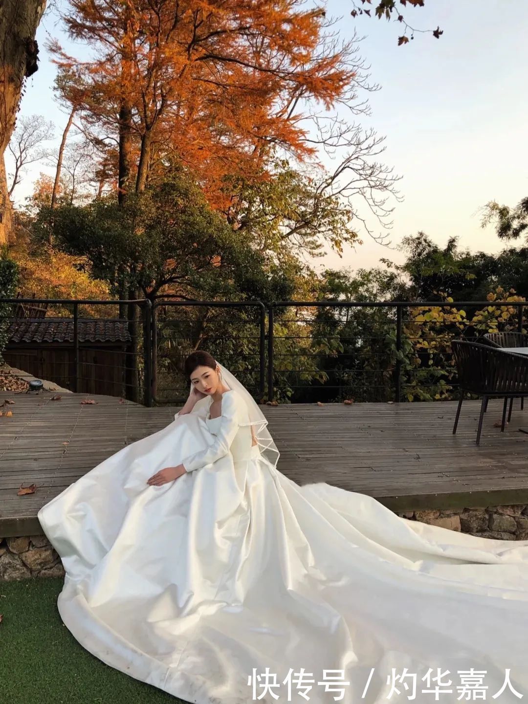 婚纱中的白月光丨那些气质女神都爱的缎面婚纱