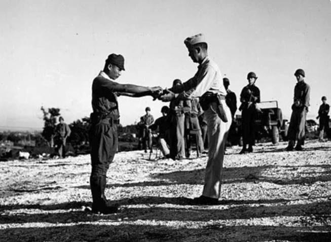 军刀|日本欲出百万赎走一把军刀,被我国发现异常,随后发现刀上9个字