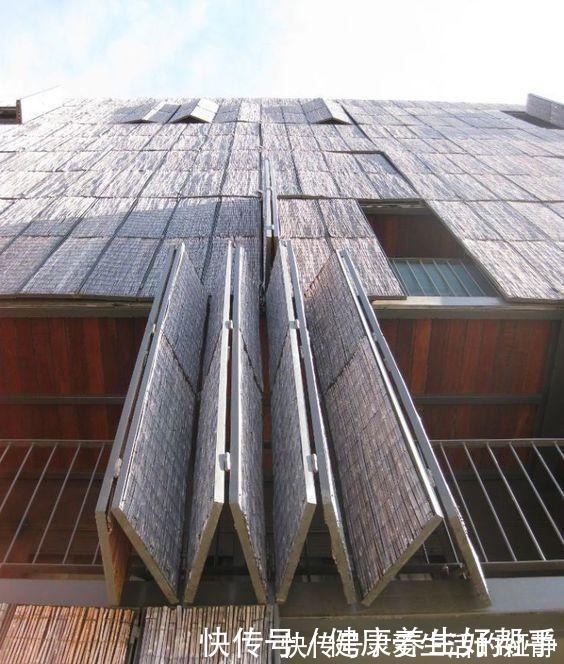 找到你|打开是阳台,关上就是一面墙,外国小区整栋楼装隐形阳台太漂亮了!