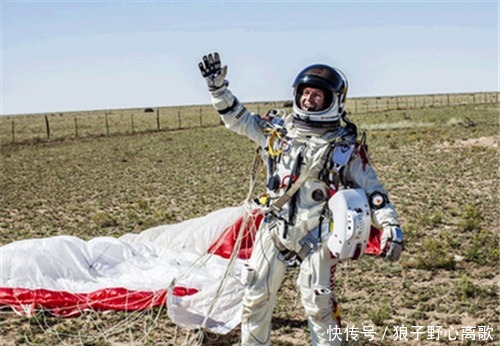 鲍姆加特纳 那个从臭氧层一跃而下,从3.9万米太空跳回地球的人,如今怎样!