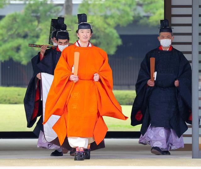 华丽|日本举行立皇嗣之礼，雅子皇后头戴皇冠华丽大气，文仁得皇太子御剑嘴角上扬