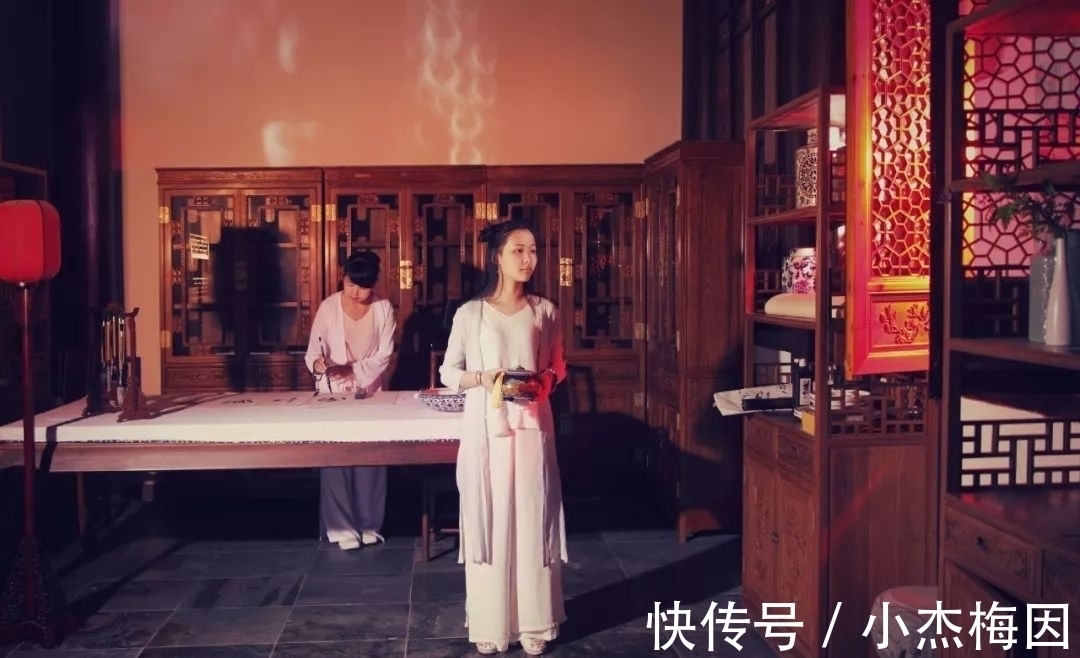 纳兰性德@30句深夜才敢看的诗句,句子很短,心酸却那么长!