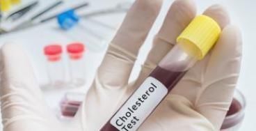 眼睑黄色瘤|高血脂的“祸根”找到了，医生警示：3种食物再吃，血液粘如粥