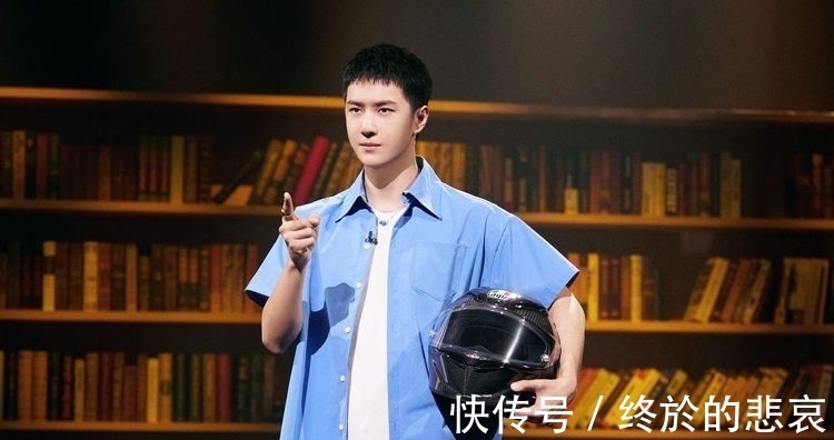 可爱|王一博毕业礼，动作显露真容，最酷的人做最可爱的事