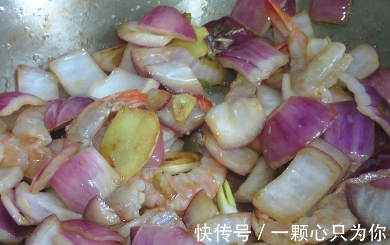 洋葱炒虾仁|冬天多给老人吃这菜，营养不腻易消化，还能延缓衰老，简单易做
