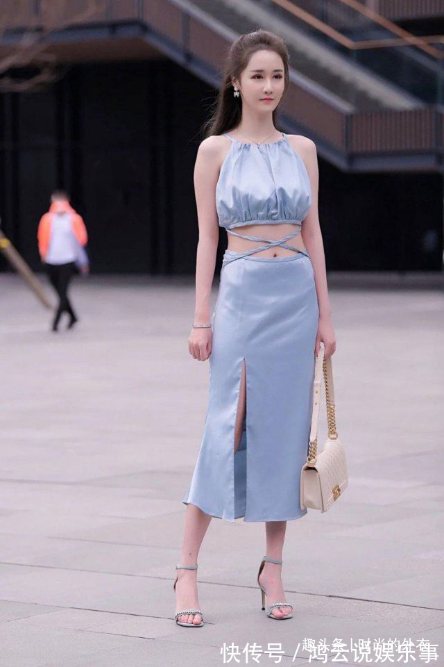 身材高挑 走优雅风,试试款式时髦的长裙,轻盈亮眼显身材