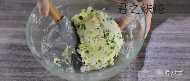 随便烤烤就很好吃，制作到出炉半小时搞定