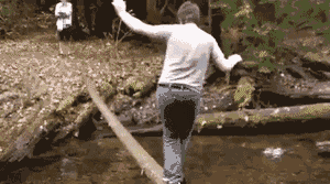 |爆笑段子:大哥这是保龄球不是手榴弹啊