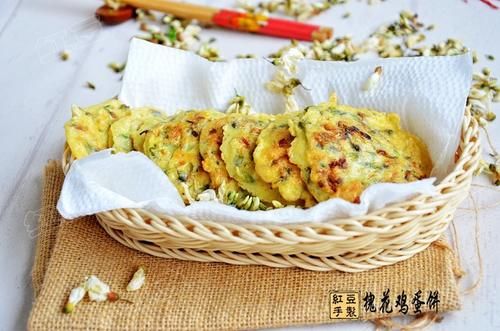洋槐花上市了，清火又养颜，洋槐花这样做，孩子一口一个吃得香