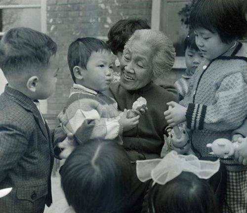 她一生未婚，没有一儿一女，为何被称为“中国最伟大的母亲”