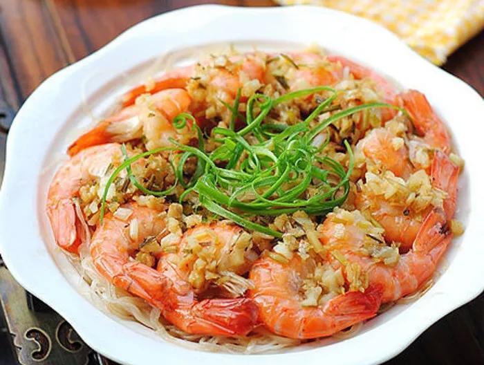 家庭聚餐不知道吃什么,八菜一汤已备好,荤素搭配,营养美味,赞