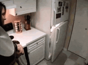 |搞笑GIF趣图:妹子,下次骑车不要甩头发了!