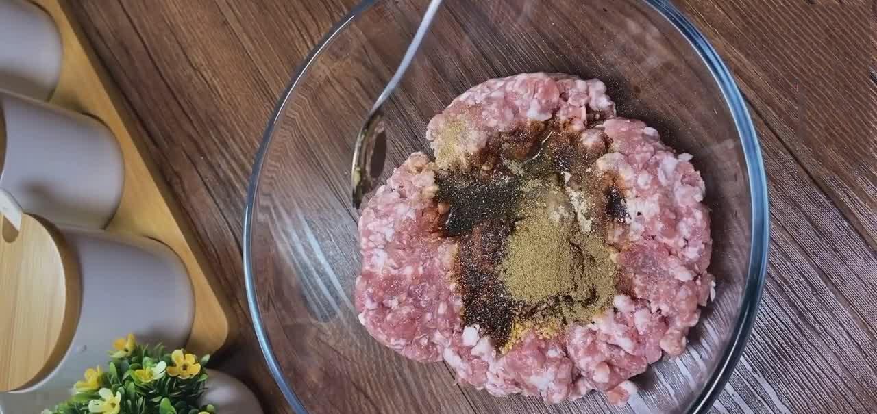 教你做带汤汁的包子,肉馅2次加水,面团2次醒发,皮薄汤鲜